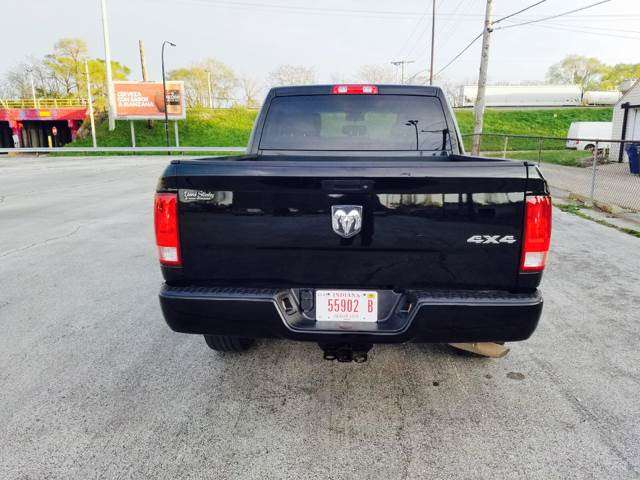 2014 RAM Ram Pickup 1500 4x4 Express 4dr Crew Cab 5.5 ft. SB Pickup
